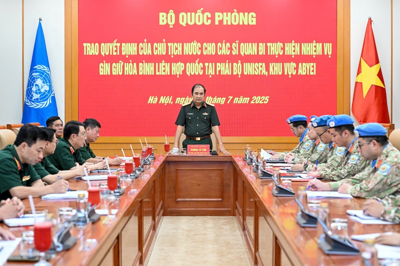 /UploadStore/admin/250722 Trao quyet dinh/01.jpg